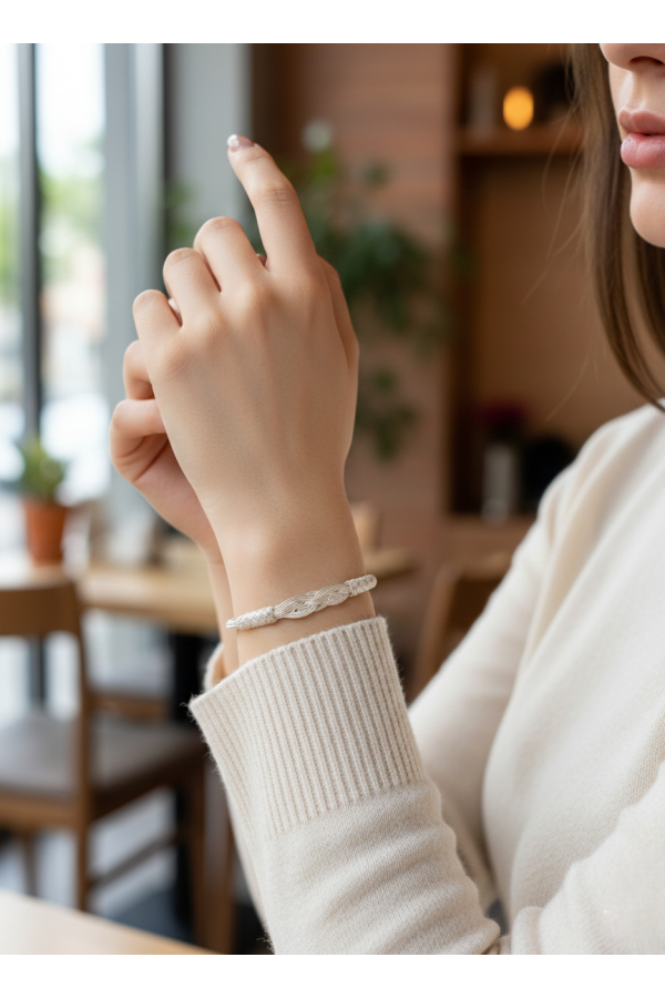 minimalistisches-armband-1000-feinsilber-dreifach-geflochten-knoten-kazaziye-schmuck